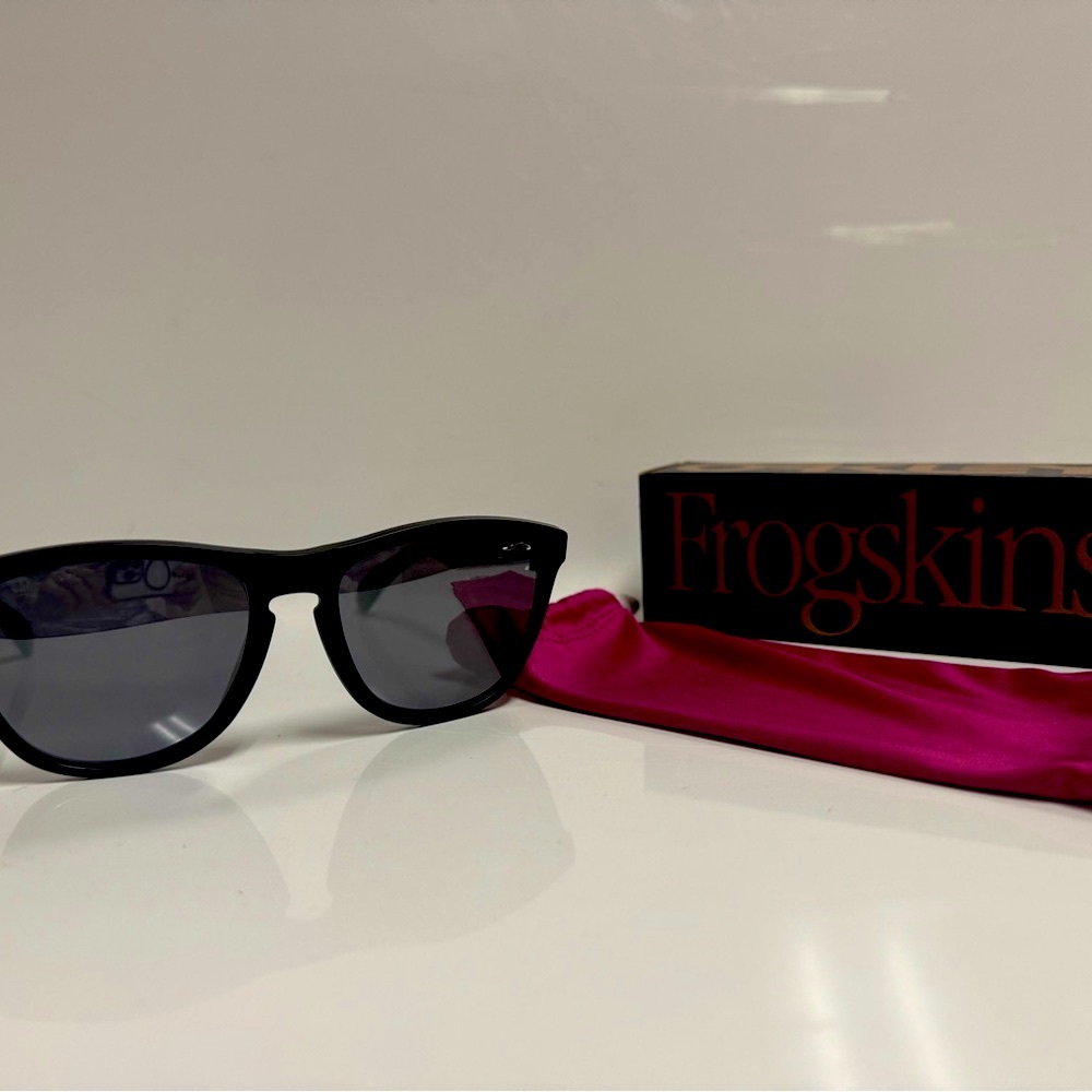 Oakley Frogskins Blackframe,Prism black polarized lens.  regular fit
